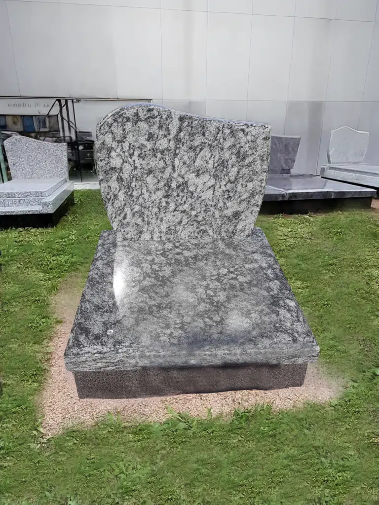 Monument cinéraire gris clair avec stèle en granite moucheté.